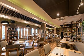 Nadee 10 Resort & Hotel