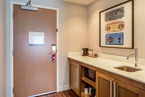 Hampton Inn & Suites Boston/Waltham