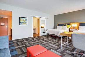 Hampton Inn & Suites Boston/Waltham