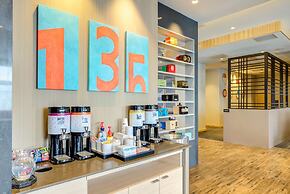 Hampton Inn & Suites Boston/Waltham