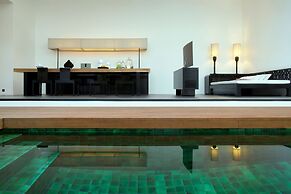 The Secret Pool Villas By The Library