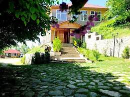 Kungut Hotel & Resort