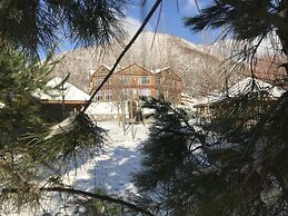 Kungut Hotel & Resort