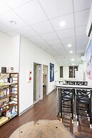 Old Door Hostel & Bar