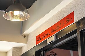 Old Door Hostel & Bar