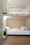 Old Door Hostel & Bar