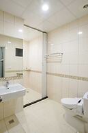 Old Door Hostel & Bar