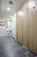 Old Door Hostel & Bar