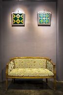 Old Door Hostel & Bar