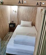 Old Door Hostel & Bar