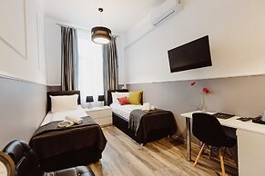 Leo Apartments Main Square