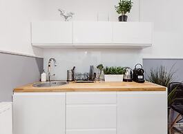 Leo Apartments Main Square