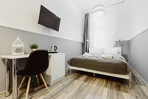 Leo Apartments Main Square