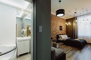 Leo Apartments Main Square