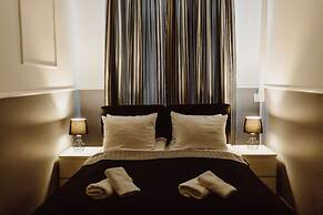 Leo Apartments Main Square