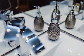 Leo Apartments Main Square