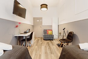 Leo Apartments Main Square