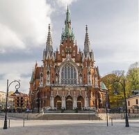 Leo Apartments Main Square
