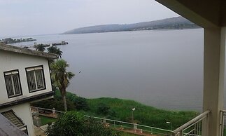 Brisk Hotel Triangle