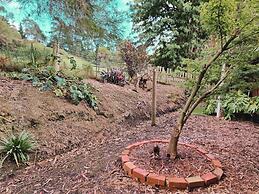 Rustic Country Lane Farmhouse in Lysterfield