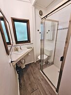 Rustic Country Lane Farmhouse in Lysterfield