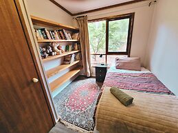 Rustic Country Lane Farmhouse in Lysterfield