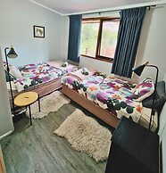 Rustic Country Lane Farmhouse in Lysterfield