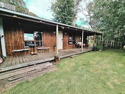 Rustic Country Lane Farmhouse in Lysterfield