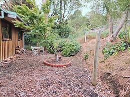 Rustic Country Lane Farmhouse in Lysterfield
