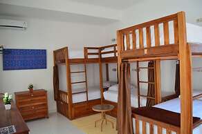 Askara Guest House - Hostel