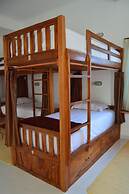 Askara Guest House - Hostel