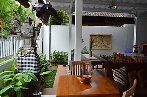 Askara Guest House - Hostel