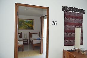 Askara Guest House - Hostel