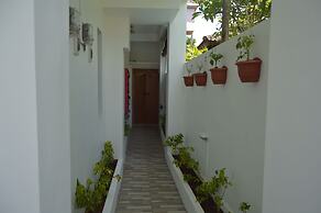 Askara Guest House - Hostel