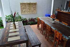 Askara Guest House - Hostel