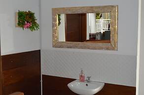 Askara Guest House - Hostel