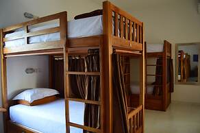 Askara Guest House - Hostel