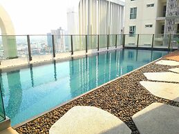 Highrise Cityview Aspire Condo Gym Pool