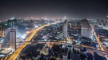 Highrise Cityview Aspire Condo Gym Pool