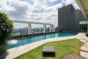 Highrise Cityview Aspire Condo Gym Pool