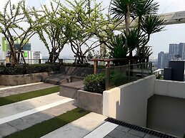 Highrise Cityview Aspire Condo Gym Pool