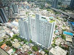 Highrise Cityview Aspire Condo Gym Pool