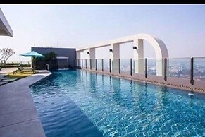 Highrise Cityview Aspire Condo Gym Pool