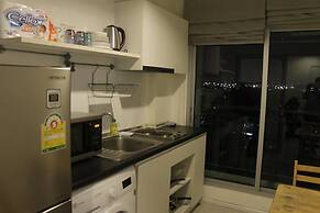 Highrise Cityview Aspire Condo Gym Pool