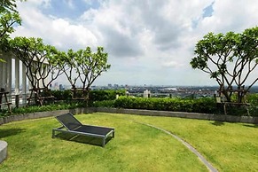 Highrise Cityview Aspire Condo Gym Pool