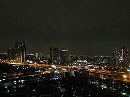 Highrise Cityview Aspire Condo Gym Pool