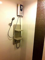 Highrise Cityview Aspire Condo Gym Pool