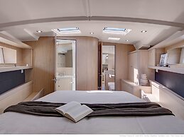 Discover Sailing Asia - Hong Kong