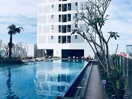 Henry Studio Luxury 2BR SWPool 17th