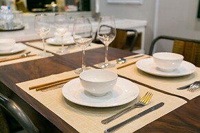 Henry Studio Luxury 2BR SWPool 17th